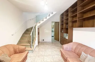 Sobrado mobiliado para locação com 116m² de área construída, sendo 2 dormitórios, 2 banheiros e 1 vaga de garagem no bairro jardim - santo andré - sp