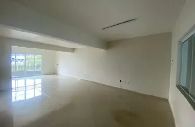 Sobrado para locação com 220m² de área construída, distribuídos em 3 dormitórios sendo 3 suíte , 4 banheiros e 4 vagas de garagem no centro de santo andré - sp