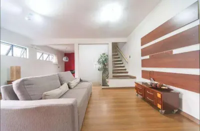 Sobrado semi mobiliado para locação com 255m² de área construída, sendo 3 dormitórios, 1 suite, 3 banheiros e 3 vagas de garagem