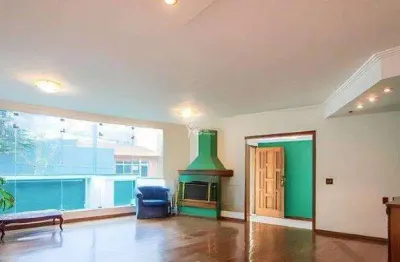 Casapara locação com  400m² de área construída, sendo 3 quartos e 4 vagas no centro, santo andré