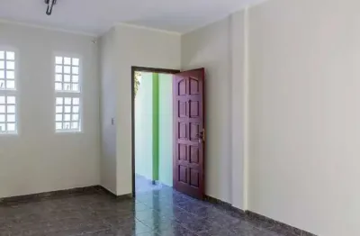 Casa assobradada com 240m², 3 dormitórios, 1 suíte, 2 banheiros e 3 vagas - bairro campestre