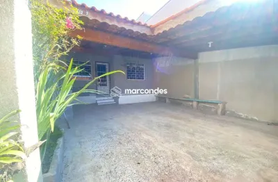 Casa em condomínio fechado com 3 quartos para alugar na Titiki, 412, Eucaliptos, Fazenda Rio Grande por R$ 2.270