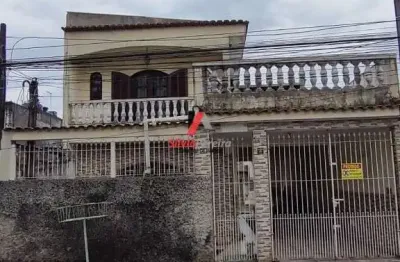 Casa à venda no itaim paulista – 4 dormitórios (2 em cima e 2 embaixo), escriturada, com móveis planejados, jardim na entrada e quintal amplo!