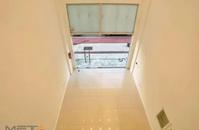 Sala comercial com mezanino de frente para a av. brasil