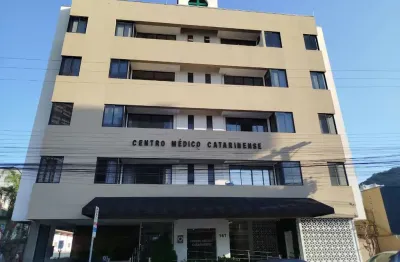 Sala comercial à venda na rua dinamarca, 141, nações, balneário camboriú por r$ 490.000