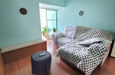 Apartamento reformado à venda, 2 quartos, 2 banheiros, portaria 24h e elevador - bairro centro, juiz de fora - mg