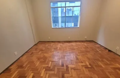 Sala medindo 28m², à venda no centro, juiz de fora - mg