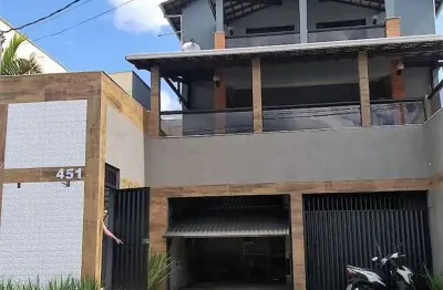 Casa ampla à venda em condomínio fechado, 6 quartos (1 suíte), piscina, 2 vagas - bairro são pedro, juiz de fora - mg
