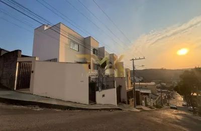 Ampla casa duplex com 4 quartos, 2 suítes, varanda gourmet e 2 vagas de garagem
