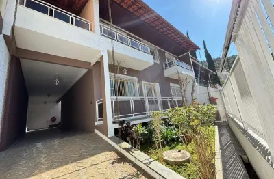 Casa à venda, 4 quartos (1 suíte), 2 vagas, churrasqueira, espaço gourmet no bairro bosque dos pinheiros.
