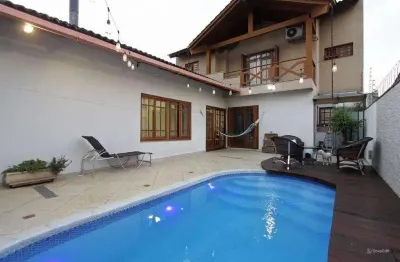 Casa à venda semi mobiliada, com 4 quartos e 3 banheiros, 1 suíte, piscina à venda, 274 m² , bairro jardim itú sabará