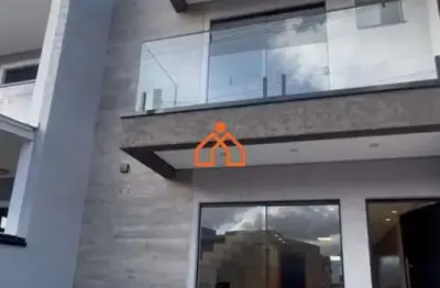 Oportunidade! Sobrado Alto Padrão com condição imperdível à Venda em Tatuquara, Curitiba.