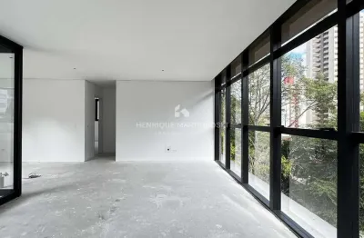 Apartamento com 92m², 2 suítes e 2 vagas à venda no bairro Bigorrilho.