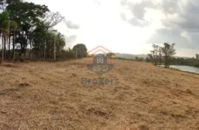 Terreno plano 2200 m²  lago ao fundo em água preta   jarinu