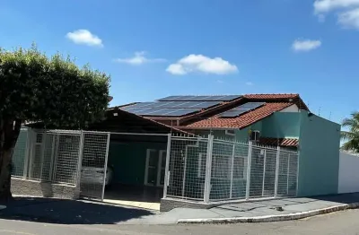 Casa de esquina no bairro boa esperança proximo a ufmt