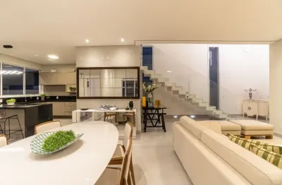 Casa moderna e nova no gramado (observar valores da opção com mobília e sem)*