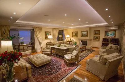 Apartamento reformado, espaçoso, quatro suítes no coração do cambuí