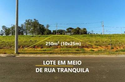 Lote de 250m² com excelente topografia e em meio de rua em ''residencial fechado''