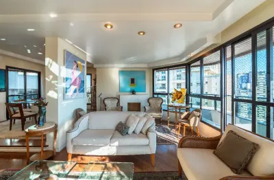 Apartamento amplo com três suítes à venda em moema, são paulo. próximo do parque do ibirapuera.