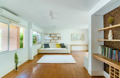 Casa espaçosa com quintal para locação próximo à Lagoa do Taquaral, bairro Parque Taquaral, em Campinas