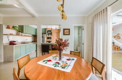 Casa reformada e moderna com quintal à venda em Terras do Barão, no bairro Barão Geraldo, em Campinas