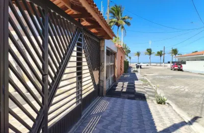 Sobrado muito espaçoso e bem localizado  50m do mar no Jardim Marina, Mongaguá/SP