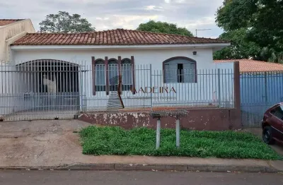 Casa à venda na Zona 07, Maringá 