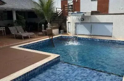 Casa à venda na Avenida Guedner, 1171, Zona 08, Maringá