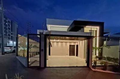 Casa com 3 quartos à venda na Rua Pioneiro Altamiro Ferreira dos Santos, 180, Jardim Petrópolis, Maringá