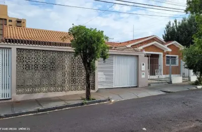 Casa à venda na Avenida Djalma Dutra, 611, Centro, Araraquara
