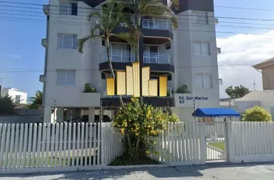Apartamento decorado e semi-mobiliado: seu refúgio a passos da praia!