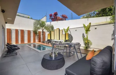 Casa com 4 quartos para alugar na Rua José Benedito Cottolengo, 522, Campo Comprido, Curitiba