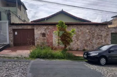 Casa com 03 quartos à venda bairro alvoredo, contagem.