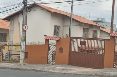 Casa com 2 quartos para alugar na Rua Farmacêutico Raul Machado, Candelária, Belo Horizonte