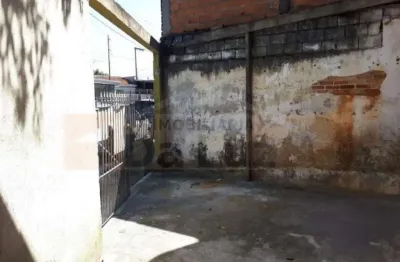 Vende-se terreno plano de esquina com casa de 2 quartos bairro parque erasmo assunção