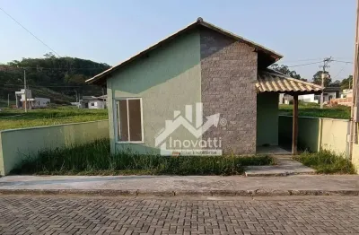 Otima casa de 2 quartos sendo 1 suíte num condominio cercado de verde com total infraestrutura