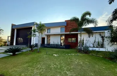 Casa de luxo em condomínio na riviera de santa cristina xiii em paranapanema-sp: 5 quartos, 4 suítes, piscina aquecida e mais!