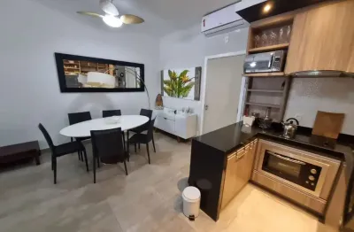 Apartamento à venda na Praia da Enseada Guarujá/SP - 2 quartos, 1 suíte, 2 banheiros, 2 vagas. Venha morar com conforto e estilo!