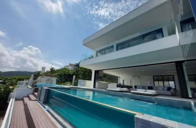 Casa de Luxo na Península: 6 Suítes, Arquitetura Moderna e Vista Maravilhosa em Guarujá-SP!