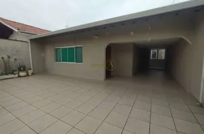 Casa a 500m da Praia de Peruibe, 4 dorms perto de toda rede comercial