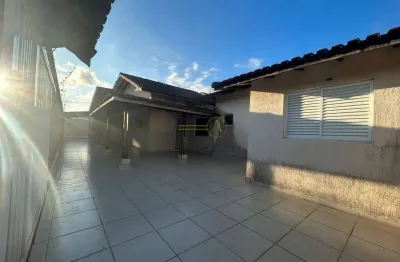 Casa lote inteiro á venda com 3 quartos (1 sendo suíte) - Jd. Peruíbe