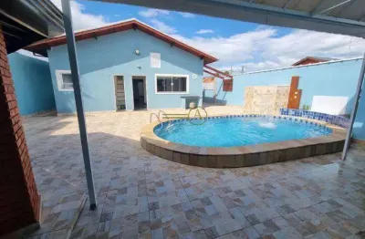 Casa térrea, alto padrão, de esquina e apenas 150 metros da praia, à venda