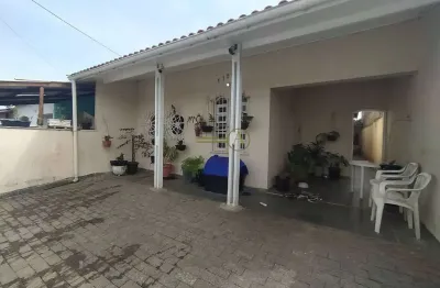 Casa 3 dorms, Churrasqueira, bem localizada  à venda em Peruíbe