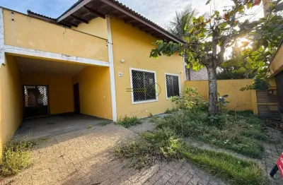 Sobrado à venda 50m do mar 4 dormitórios sendo 2 suítes com edícula