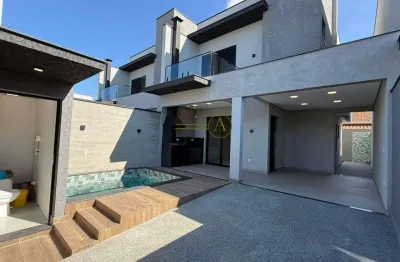 Lindo sobrado à venda novíssima e com planejado, apenas 600 metros da praia