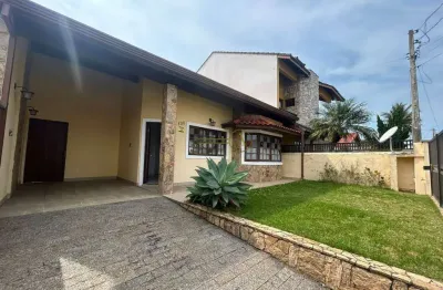 Casa à Venda – 3 Dormitórios com Suíte, Pertíssimo do Mar em Peruíbe