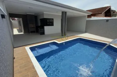Casa térrea com conforto e praticidade apenas 700m da praia Nova e Moderna