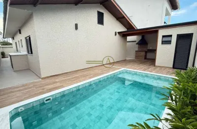 Casa térrea reformada apenas 600m da praia churrasqueira e piscina