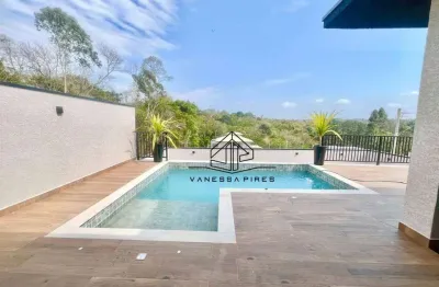 Casa térrea de alto padrão com piscina de borda infinita  em condominio