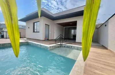 Casa térrea de alto padrão com piscina de borda infinita  em condominio